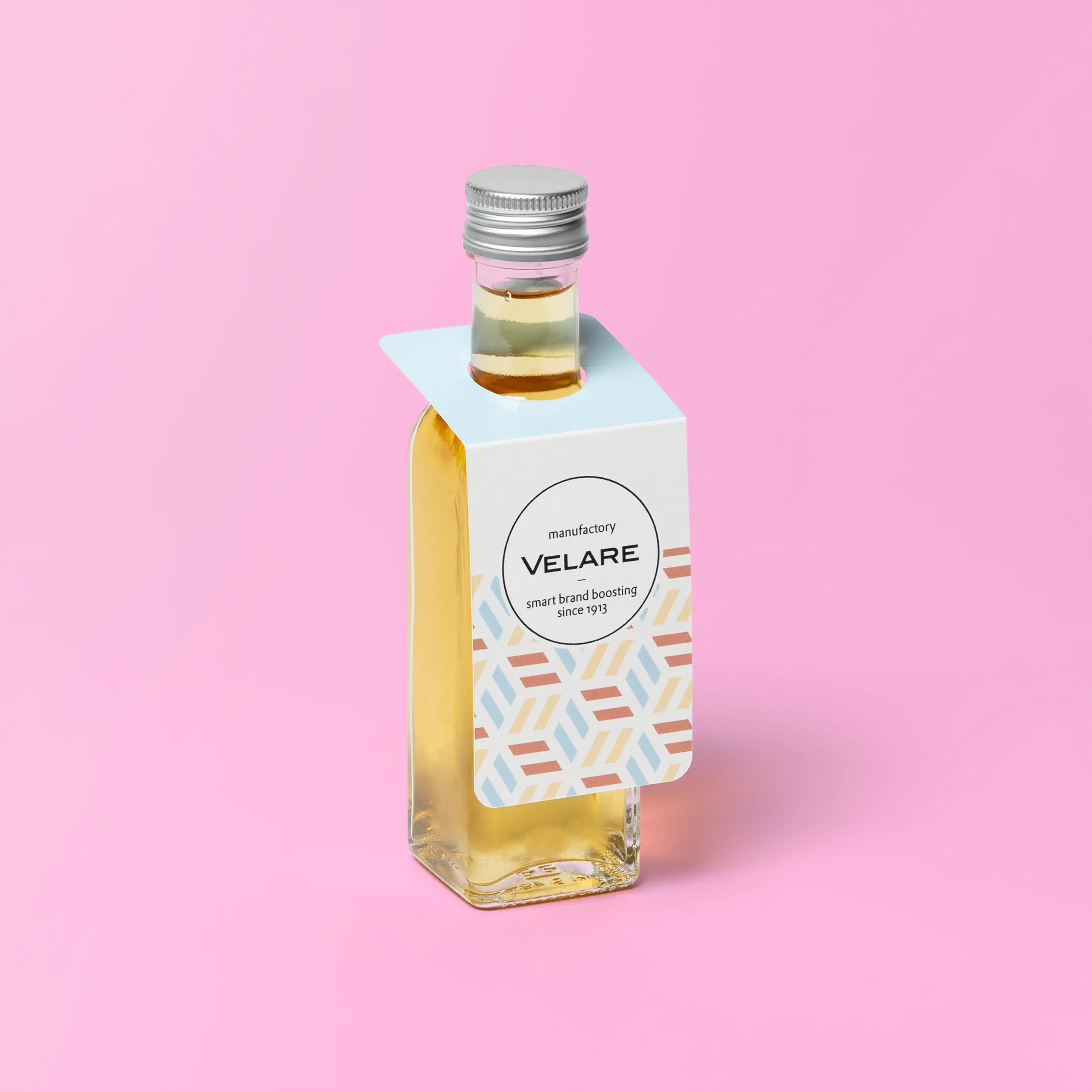 Flaschenanhänger, pinker Hintergrund